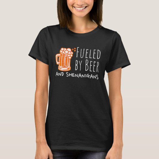 Fueled By Beer And Shenanigans Irish Shamrock St P T-Shirt (Vorderseite)