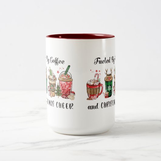 Fueled by Coffee and Christmas Cheer Zweifarbige Tasse (Mittel)