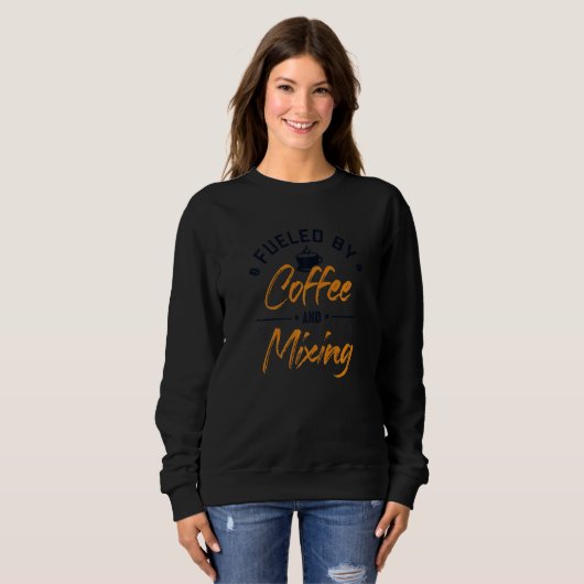 Fueled by Coffee and Mixing Bartender Mixologist B Sweatshirt (Vorne ganz)