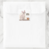 Fueled by Coffee and Sphynx Cat Illustration Quadratischer Aufkleber (Tasche)