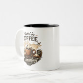 Fueled by Coffee & Wanderlust Zweifarbige Tasse (Vorderseite Links)