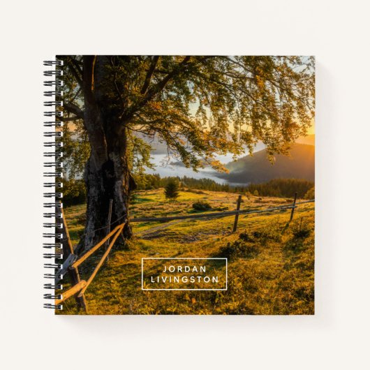 Füge Deinen Namen hinzu | Misty Dawn in einem Wald Notizblock (Vorderseite)