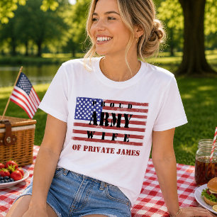 Füge den Namen deines Mannes stolz Army Frau Shirt
