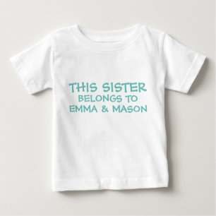 Fügen Sie Bruder-/Schwesternamen auf kleiner Baby T-shirt