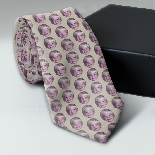 Fügen Sie das Foto des Schwimmkopfes hinzu - Klein Krawatte