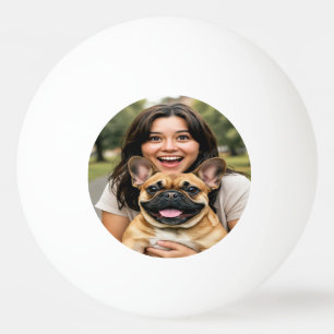 Fügen Sie ein Foto von French Bulldog hinzu und pe Tischtennisball
