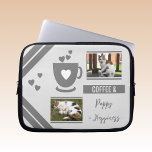 Fügen Sie Fotos Kaffeeliebhaber grau Laptopschutzhülle<br><div class="desc">Idee der Laptop-Hülle Tier- und Kaffeeliebhaber. Ersetzen Sie die 2 Fotos durch Ihr eigenes und fügen Sie einen Namen hinzu. Hell und dunkelgrau.</div>