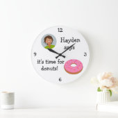Fügen Sie Ihr Foto hinzu: 'Zeit für Donuts' Große Wanduhr (Zuhause)