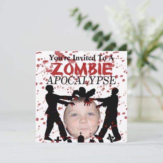 Fügen Sie Ihr Foto zu einer Zombie-Apokalypse-Inva Einladung (Stehend Vorderseite)