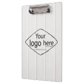 Fügen Sie Ihr Logo rustikales Stallholz hinzu Klemmbrett (Links)