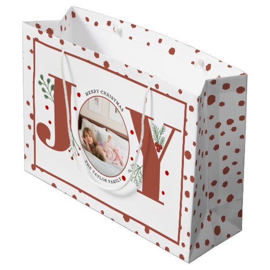 Fügen Sie Ihre Fotos Terracotta JOY, Polka Punkte Große Geschenktüte (Rückseite Schrägansicht)