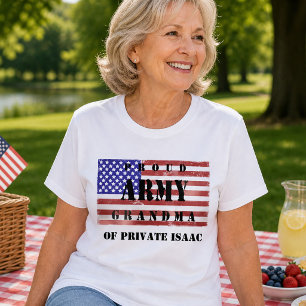Fügen Sie Ihrem Großkind den Namen Proud Army Oma T-Shirt