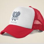 Fügen Sie Ihren Clubname Tennisteam Navy Custom Truckerkappe<br><div class="desc">Sie können diesen LKW-Hut ganz einfach anpassen, indem Sie auf den Button "Personalisieren" klicken, um Ihren Club- oder Gesellschaftsnamen hinzuzufügen. Sie können den Hintergrund, die Schriftart und die Patchfarbe ändern, indem Sie auf "Bearbeiten mit dem Design-Tool" klicken. Ideal für alle Clubs, Geschäfte oder Schulklassen. Bestellen Sie so viele oder so...</div>