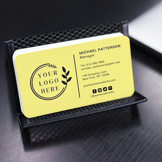 Fügen Sie Ihren Logo Social Media QR Code Corporat Visitenkarte