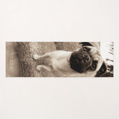 Fügen Sie Ihren Namens| Mops mit seinem gekippten Yogamatte (Vorderseite (Horizontal))