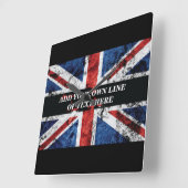 Fügen Sie Ihren Text in englischer Flagge Throw Pi Quadratische Wanduhr (Winkel)