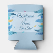 Fügen Sie Name Edit Text Sie Shed Boho Blue Feathe Dosenkühler (Rückseite)