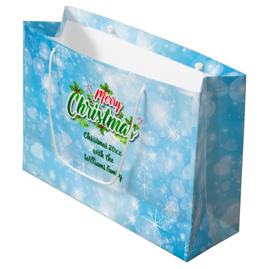 Fügen Sie Name Matching Merry Christmas Blue Große Große Geschenktüte (Vorderseite Schrägansicht)