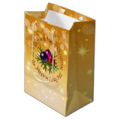 Fügen Sie Name Matching Weihnachten auf Gold Mediu Mittlere Geschenktüte (Vorderseite Schrägansicht)
