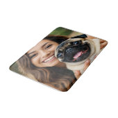 Fügen Sie Pug-Foto Personalize Customize hinzu Badematte (Schrägansicht)