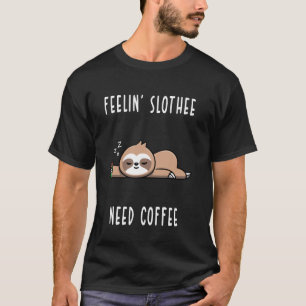 Fühl mich träge, brauche Kaffee Schlafender Faulti T-Shirt