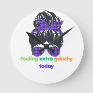 Fühle mich heute besonders grinchig runde wanduhr