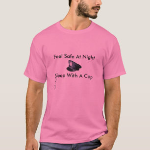 Fühlen Sie sich am Nachtschlaf mit einem T-Shirt
