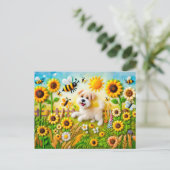 Fühlen Sie sich mit Bienen in einem Sonnenblumenga Postkarte (Stehend Vorderseite)