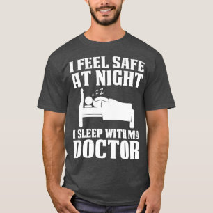 Fühlen Sie sich nachts sicher mit einem Arzt, der T-Shirt
