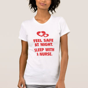 Fühlen Sie sich nachts sicher. Schlaf mit einer Kr T-Shirt