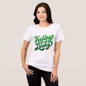 Fühlt sich glücklich | Grüne Ombre St. Patrick’s D Tri-Blend Shirt (Vorderseite voll)