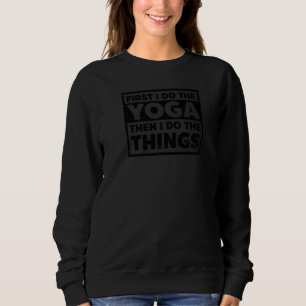 Führen Sie zuerst Yoga dann Yoga-Übungen durch Sweatshirt