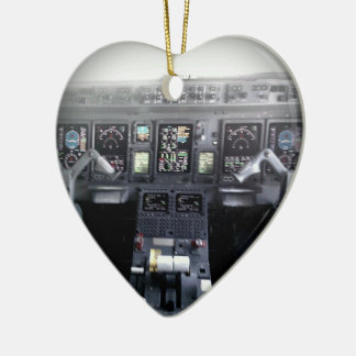 Führerraum Embraers 145 Keramikornament