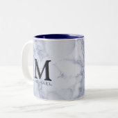 Führungskraft-Monogramm-weißer blauer Marmor Zweifarbige Tasse (Vorderseite Links)