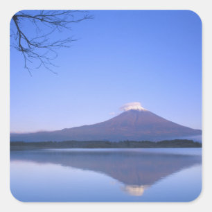 Fuji aus dem Motosu-See, Yamanashi, Japan Quadratischer Aufkleber