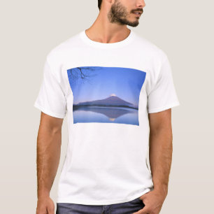 Fuji aus dem Motosu-See, Yamanashi, Japan T-Shirt