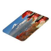 Fuji aus der Ferne von Chureito Pagoda Magnet (Linke Seite)