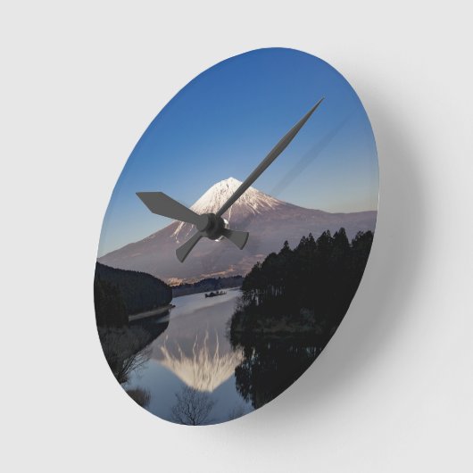 Fuji Lake Reflection Runde Wanduhr (Winkel)