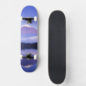 Fuji mit Lenticular Cloud, Motosu Lake, Skateboard (Vorderseite)