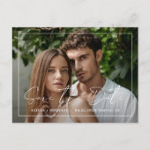 Full bleed photo simple modern elegant wedding ankündigungspostkarte (Vorderseite)