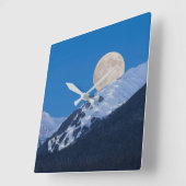 Full Moon Over Alyeska Ski Resort, Alaska Quadratische Wanduhr (Winkel)
