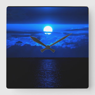 Full moon over ocean, blues quadratische wanduhr