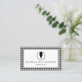 Füller Feder Logo mit Houndstooth-Muster Visitenkarte (Stehend Vorderseite)