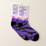 Fun 80th Birthday Party Personalisiert Monogram Socken<br><div class="desc">Typografie Thema 80. Geburtstag Party Dekor und Geschenke. Der Text beinhaltet Fabel und Fab um 80. fabelhaft bei 80, phantastischen 80. Geburtstagsfeier, extra besonderer 80. Geburtstag, glücklicher 80. Geburtstag, rocking 80. Geburtstag, gut 80, und phantastischer 80. Geburtstag. Heller, farbiger Text in Gelb, Rosa, lila, Blau, Grün und Rot. Großartige Geschenkideen...</div>