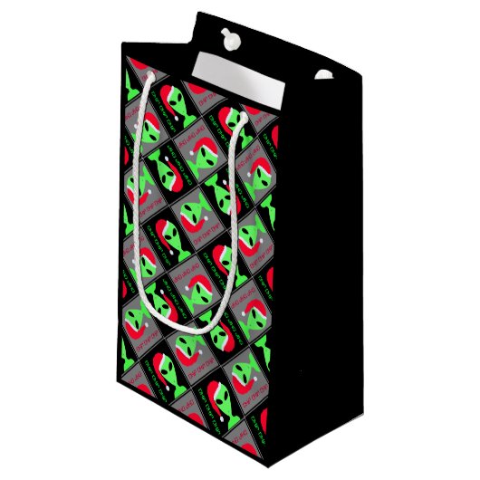 Fun Alien Santa Geek Kleines Weihnachtsmuster Kleine Geschenktüte (Vorderseite Schrägansicht)