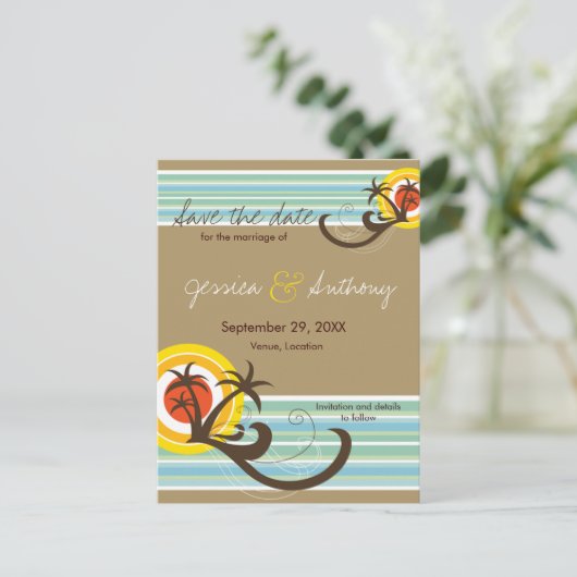 Fun Beach Tropical Sunset Palmen Save the Date Ankündigungspostkarte (Stehend Vorderseite)