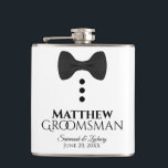 Fun Black Bow Krawatte Tuxedo Trauzeuge Hochzeit Flachmann<br><div class="desc">Diese lustigen Spirituosenflaschen sind speziell für die Trauzeugen entworfen worden. Sie zeichnen sich durch ein lustiges Design einer schwarzen Krawatte aus, mit drei Tasten auf weißem Hintergrund, die die Idee eines Tuxedo beschwören. Der Text lautet "Trauzeuge" und hat Platz für seinen Namen sowie das Hochzeitspaar & Datum. Perfekte Gunst oder...</div>