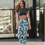 Fun blue abstrakter, stilvoller Aktiv-Spaß Leggings<br><div class="desc">Erleben Sie Komfort und Stil mit unseren modernen funky blauen und weißen Leggings. Diese Leggings sind mit einem abstrakten, gediegenen Muster ausgestattet und eignen sich ideal für beschäftigte Frauen, die sich mühelos und stilvoll gewollt fühlen. Sie sind mit größter Sorgfalt gestaltet und bieten eine angenehme Passform und sind so konzipiert,...</div>