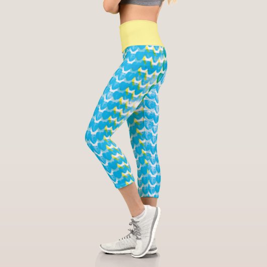Fun Blue and Sea Foam Green Abstrakt Heart Pattern Capri Leggings (Links)