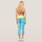 Fun Blue and Sea Foam Green Abstrakt Heart Pattern Capri Leggings (Rückseite)